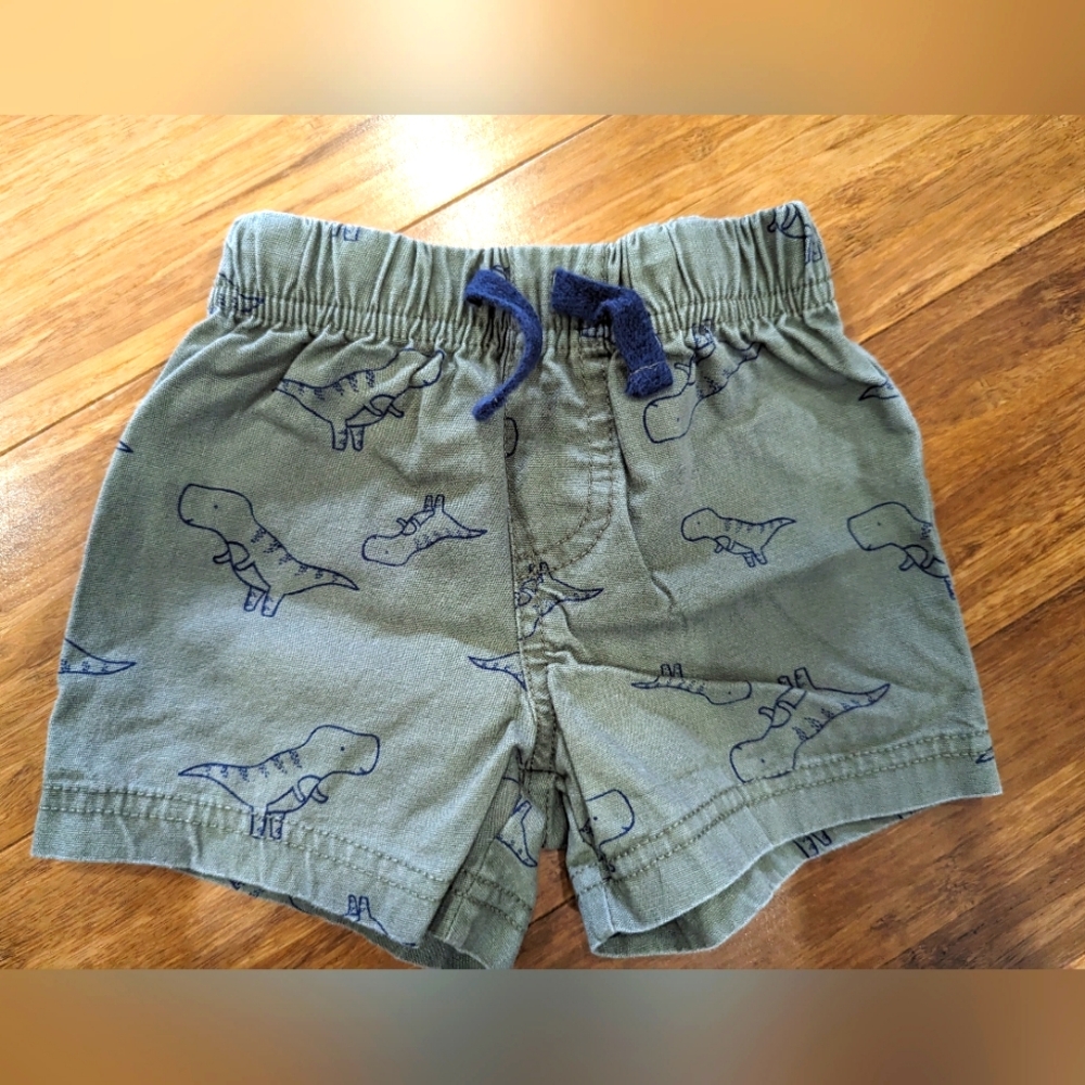 6/$22. 🦕 Child of mine boys dino shorts. 3-6 months. EUC.